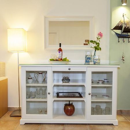 Apartment In Villa Rosebud Nikiana Exteriér fotografie