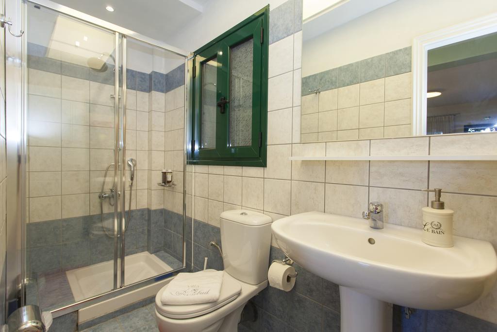 Apartment In Villa Rosebud Nikiana Exteriér fotografie
